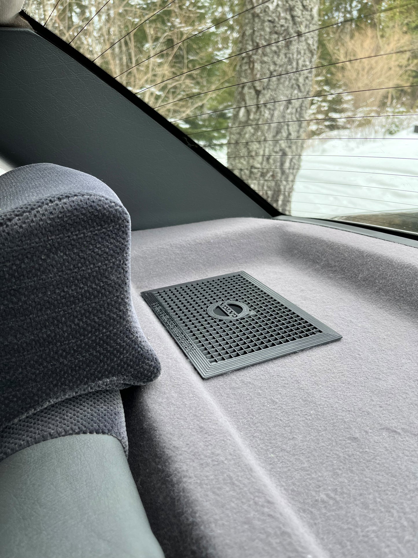 Volvo Hutablagengitter für 6x9"-Lautsprecher