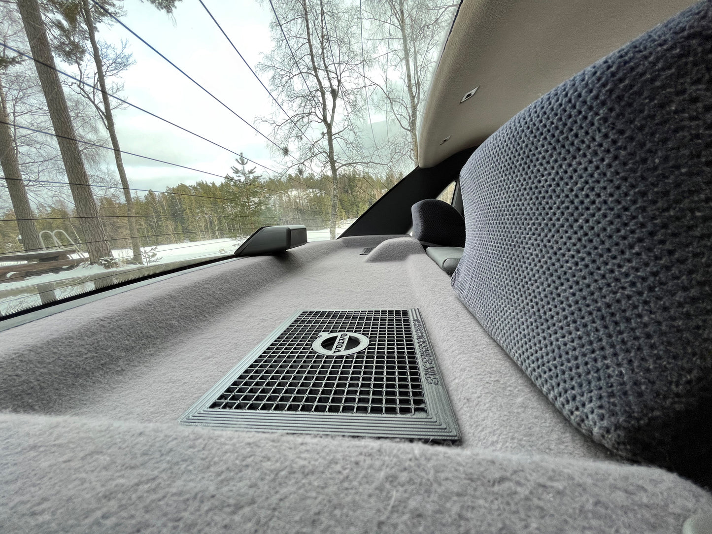 Volvo Hutablagengitter für 6x9"-Lautsprecher