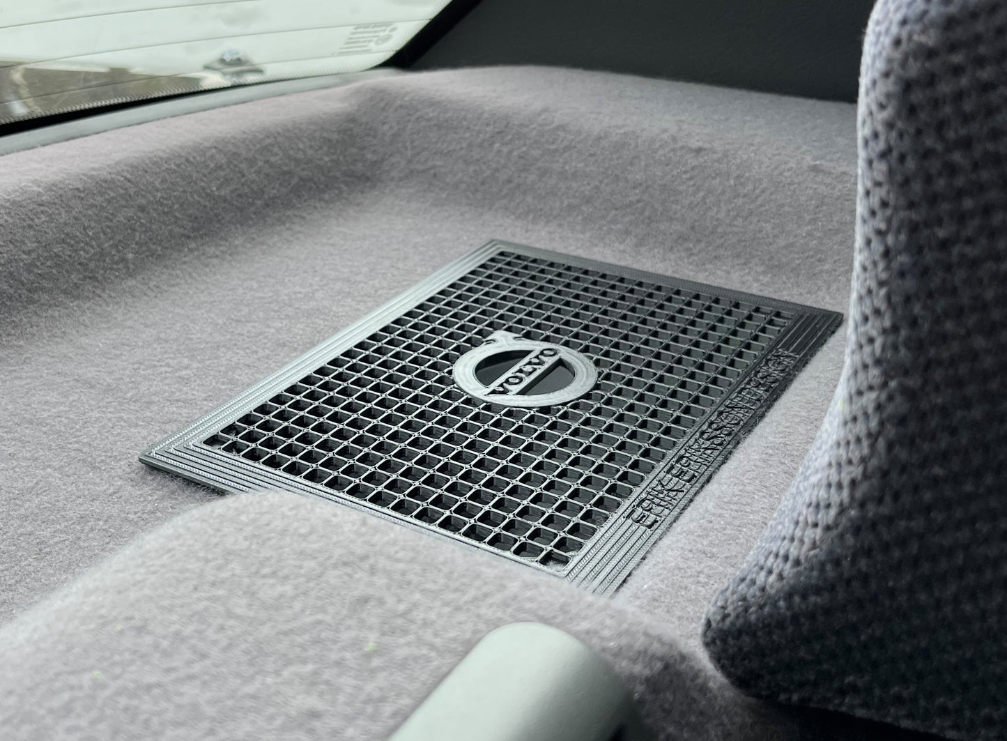 Volvo Hutablagengitter für 6x9"-Lautsprecher